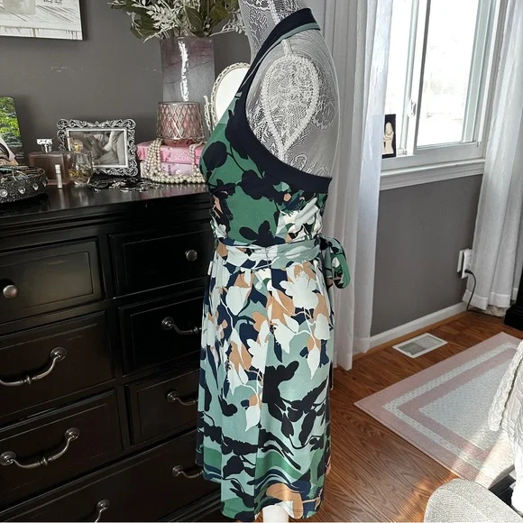 BCBGMAXAZRIA Halter Floral Fit & Flare Dress Sage Navy Resort Coastal Chic XS - Picture 4 of 16